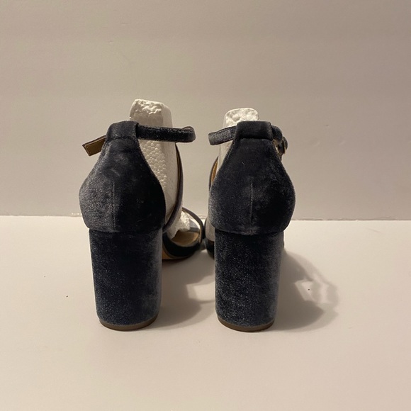 Steve Madden Block Heels, Velvet, Size 9 - Picture 6 of 7